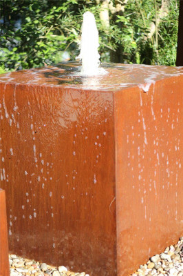 Cortenstahl Würfel 100 Gigant mit Fontäne Edelrost Gartenbrunnen Springbrunnen