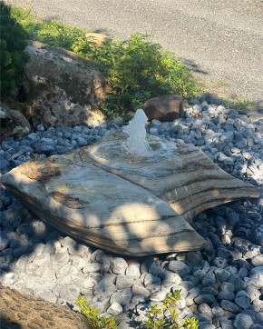 Quellstein Amazonas flach L135cm mit Quellschale und Fontäne Gartenbrunnen Springbrunnen