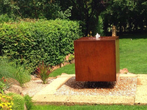Cortenstahl Würfel 80 Schwebeoptik Gartenbrunnen Springbrunnen Komplettset