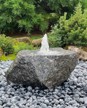 Quellstein Granit L90cm Naturstein Brunnen Komplettset Gartenbrunnen Springbrunnen