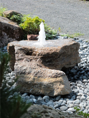 Quellstein Muschelkalk L100cm mit Quellschale Gartenbrunnen Springbrunnen