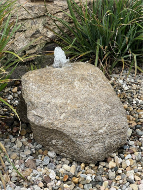 Quellstein Muschelkalk L70cm Naturstein Gartenbrunnen Springbrunnen Komplettset