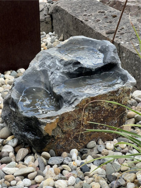 Quellstein Bachlauf Marmor Black Angel L40cm Naturstein Gartenbrunnen Springbrunnen